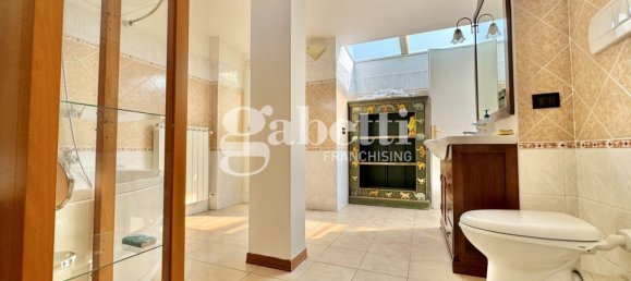 4 bedrooms Apartment in Florence, Italy No. 350935 24