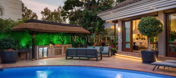 4 bedrooms Villa in La Quinta, Spain No. 74539 3