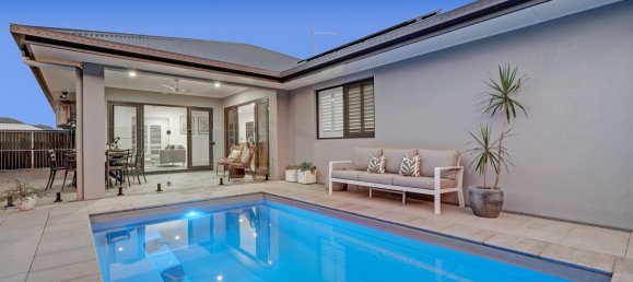 4 bedrooms House in Redlynch, Australia No. 59 3