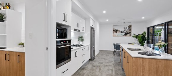 4 bedrooms House in Redlynch, Australia No. 59 5