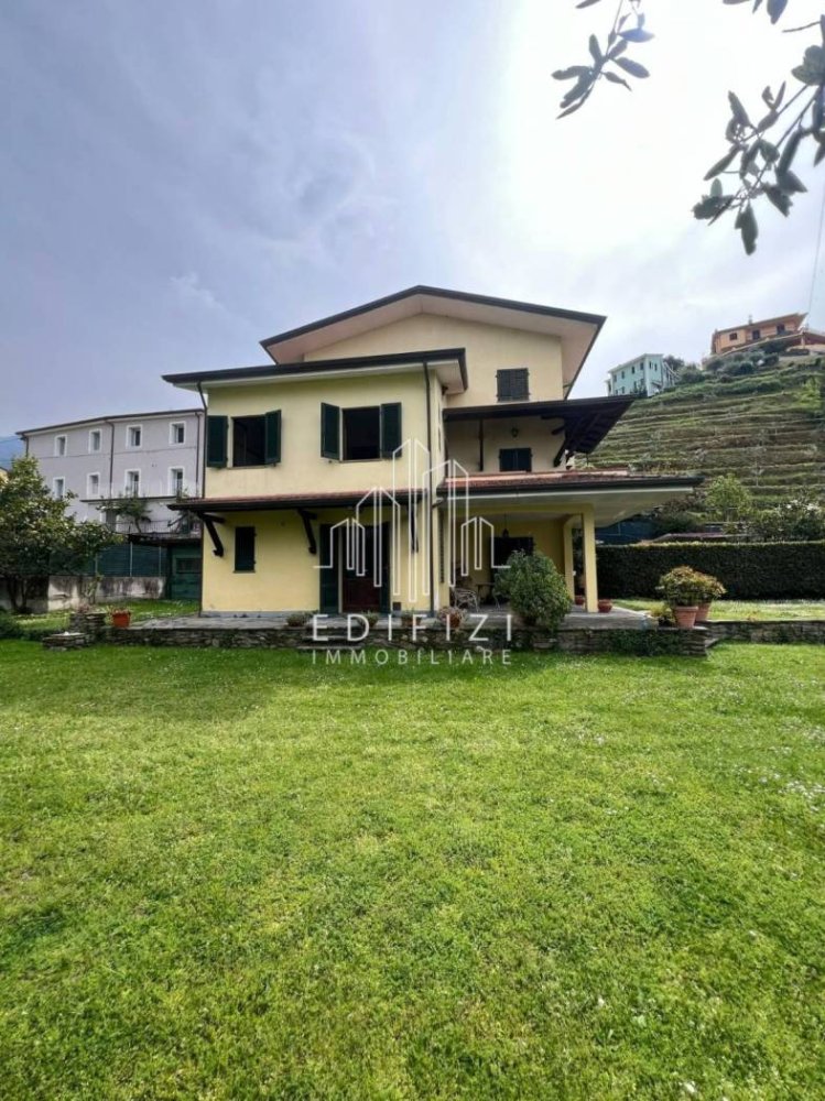 4 bedrooms Villa in Montignoso, Italy No. 349470