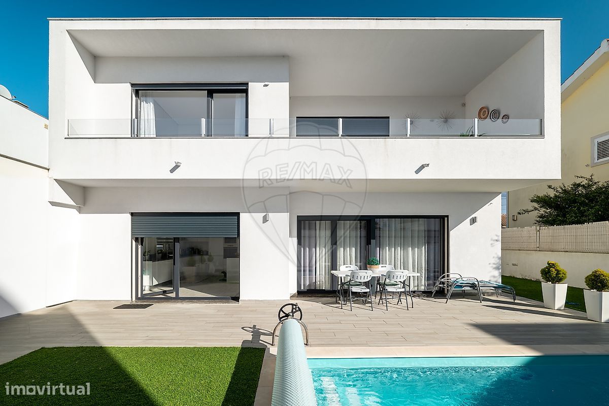 3 bedrooms Villa in Almada, Portugal No. 176951