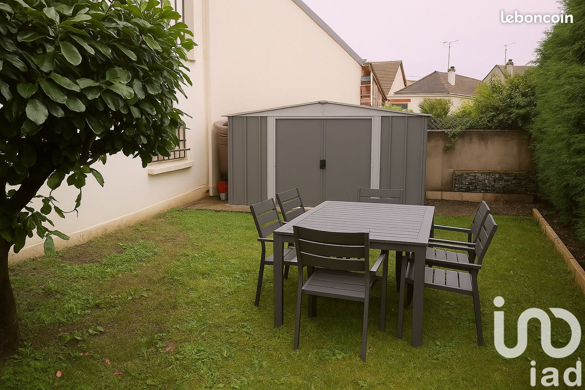 Apartamento de 2 dormitorios en Tremblay-en-France, France No. 319413