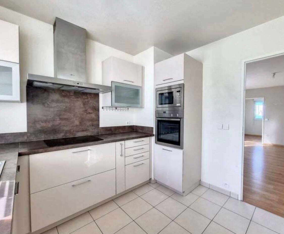 2 bedrooms Apartment in Sucy-en-Brie, France No. 327007