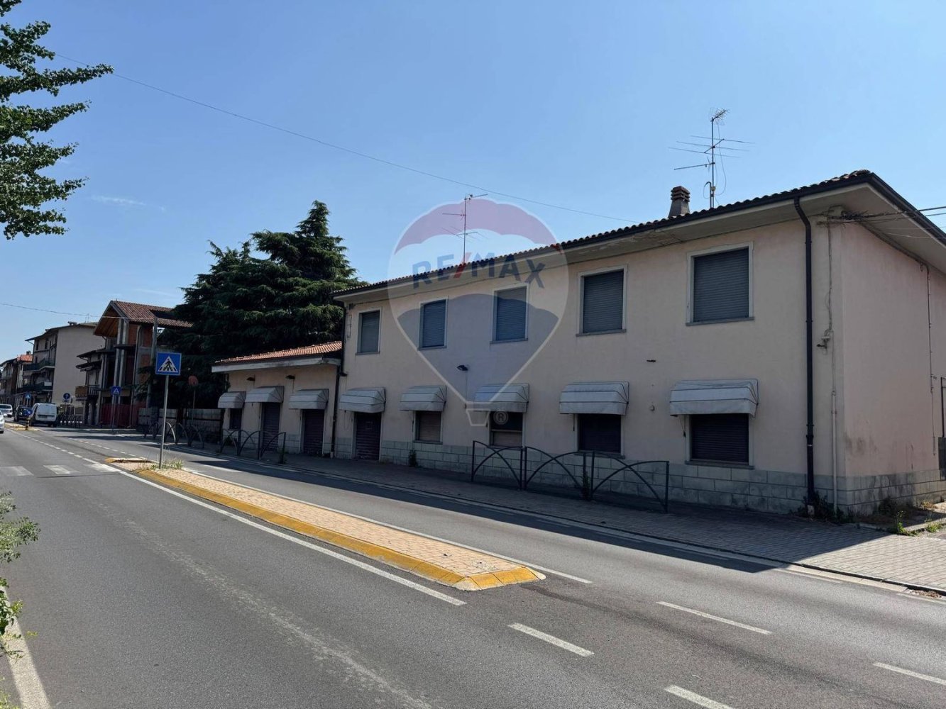 330m² Commercial property in Boltiere, Italy No. 359072
