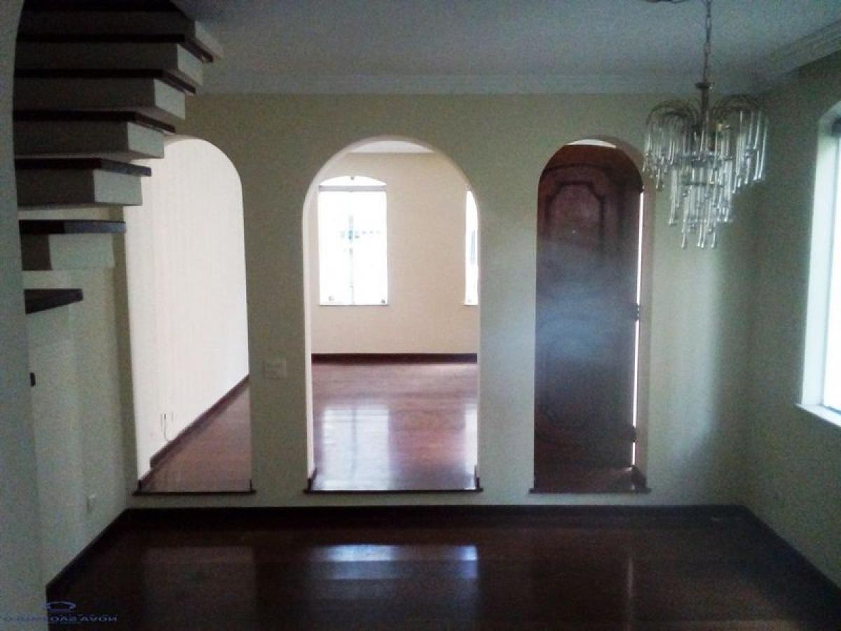 Casa de 3 dormitorios en Sao Paulo, Brazil No. 528659