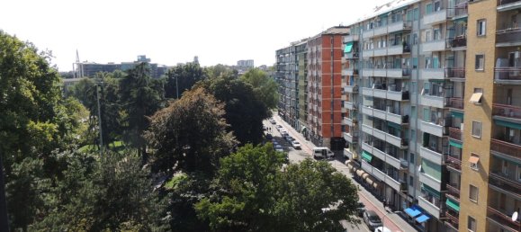 2 bedrooms Apartment in Milan, Italy No. 364946 2