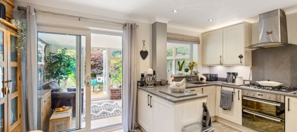 2 bedrooms House in Redhill, United Kingdom No. 1073 8