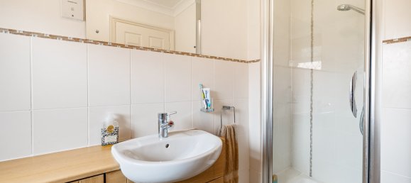 2 bedrooms House in Redhill, United Kingdom No. 1073 16