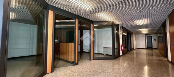 Офис 475м² в Удине, Италия № 331666 30