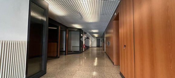 Офис 475м² в Удине, Италия № 331666 22