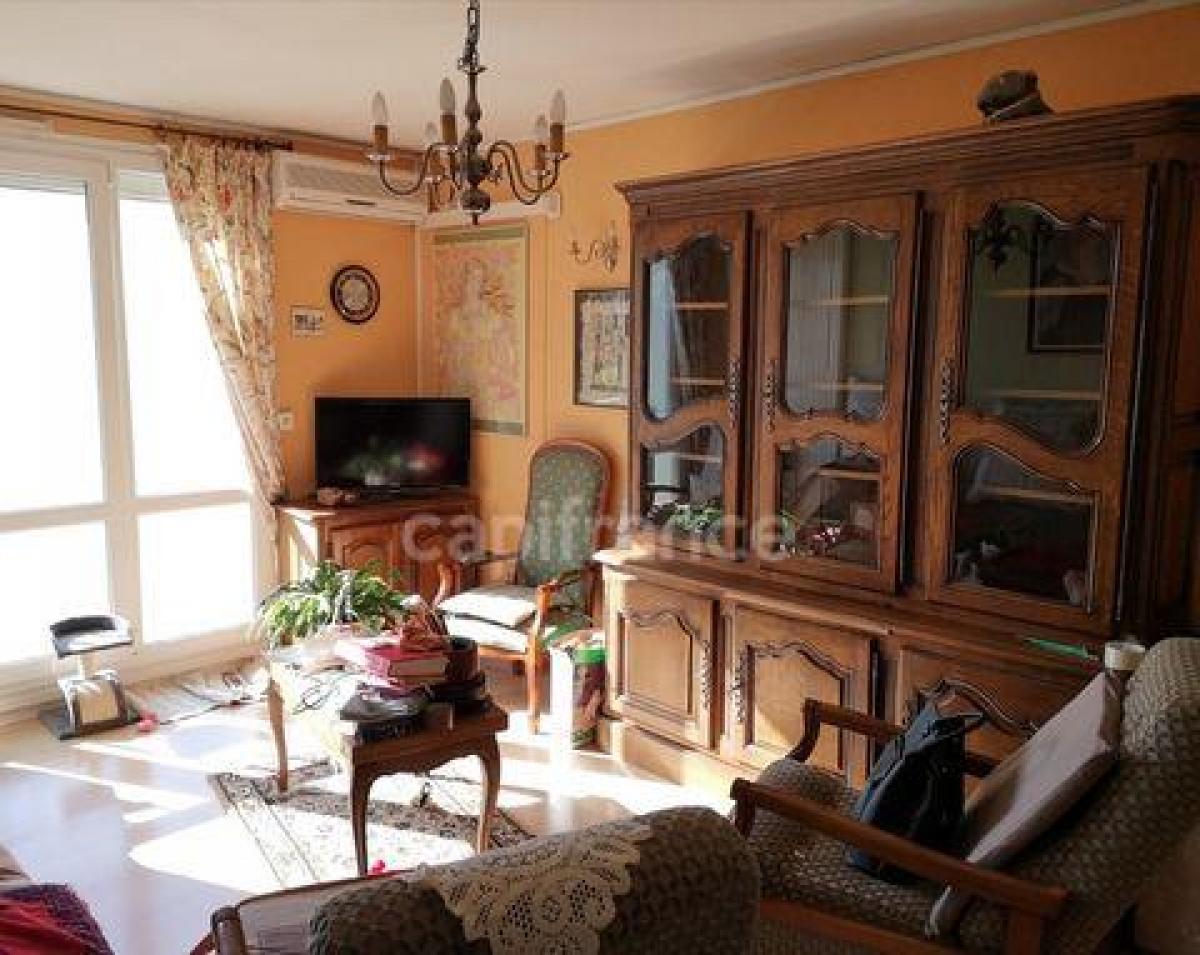 3 bedrooms Condo in Troyes, France No. 36572