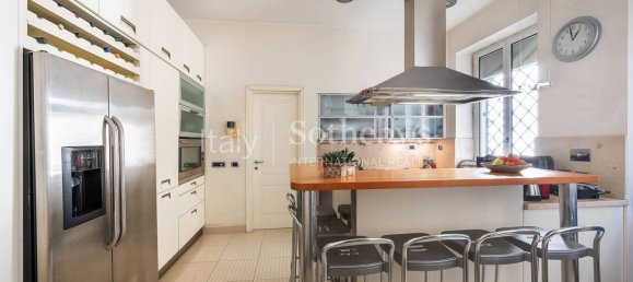 4 bedrooms Apartment in Rome, Italy No. 10615 8