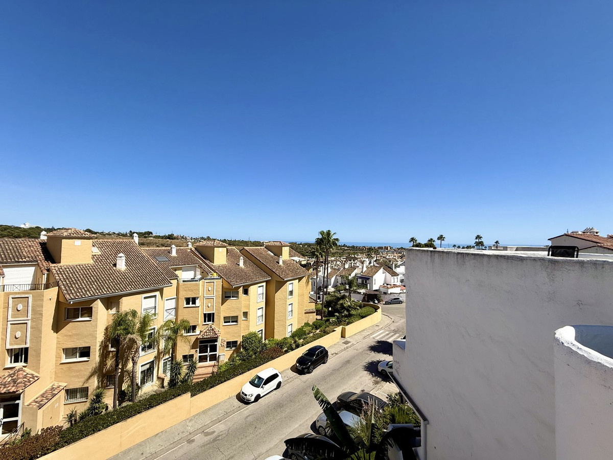 3 bedrooms Penthouse in Estepona, Spain No. 214834