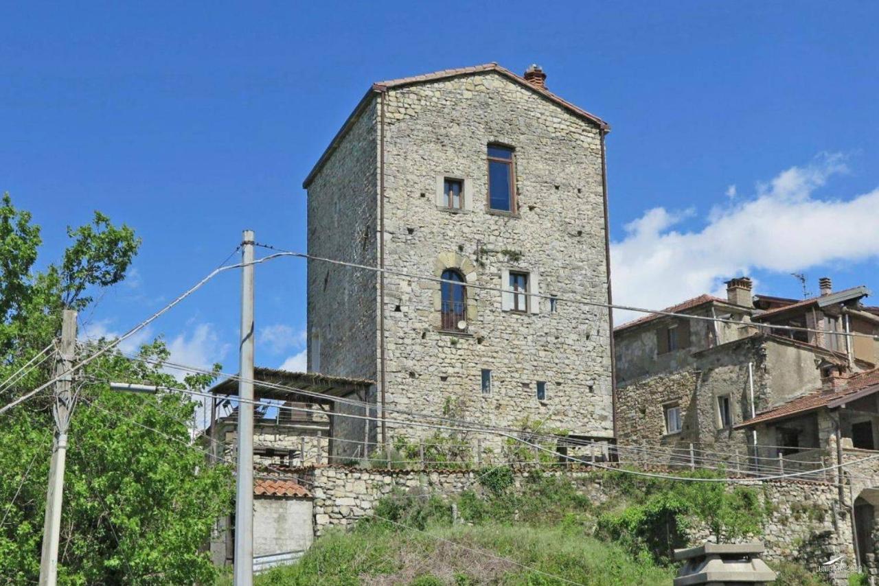 7 rooms House in Villafranca in Lunigiana, Italy No. 23844
