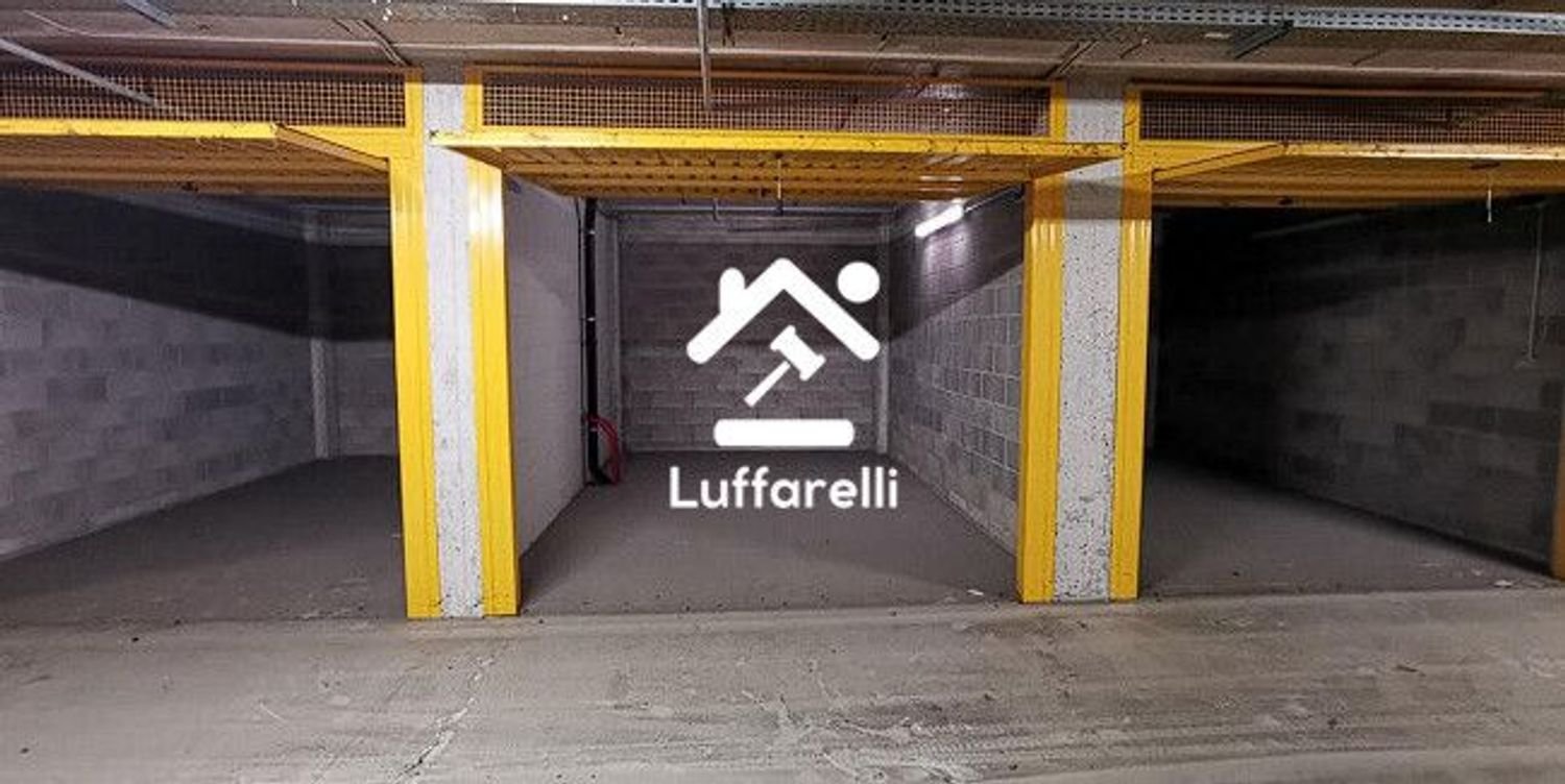 Garagem em Milan, Italy 21 m² N.º 240404