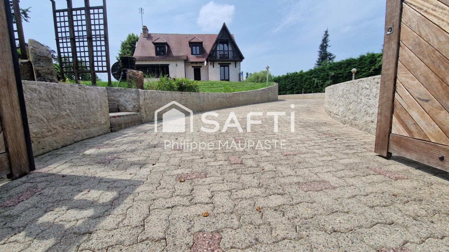 Villa de 4 dormitorios en Mornay-sur-Allier, France No. 275016