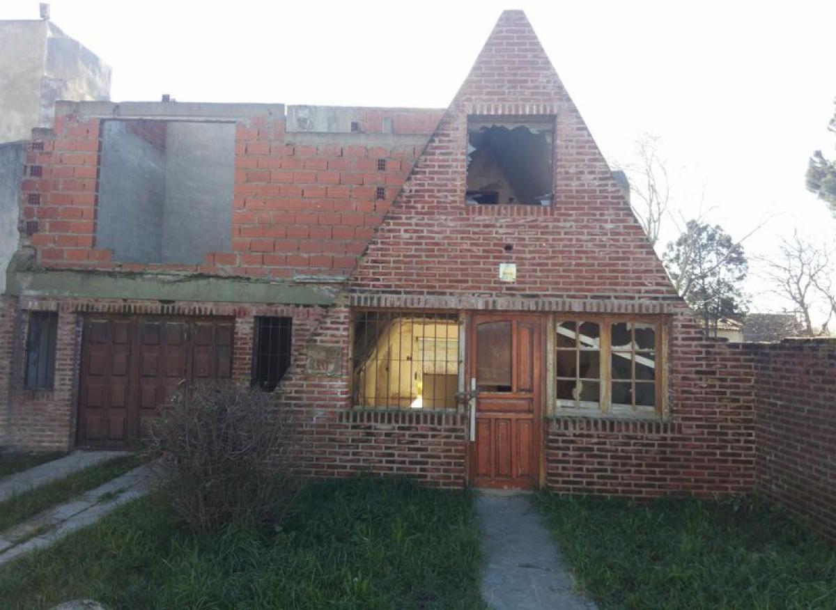 4 bedrooms House in Mar del Plata, Argentina No. 72293