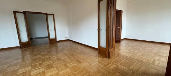 6 rooms Apartment in Rome, Italy No. 32568 3