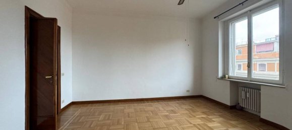 6 rooms Apartment in Rome, Italy No. 32568 13