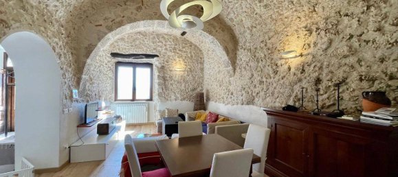 3 bedrooms House in Calascio, Italy No. 89968 2