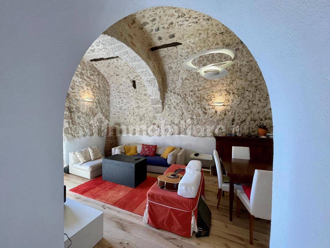 3 bedrooms House in Calascio, Italy No. 89968