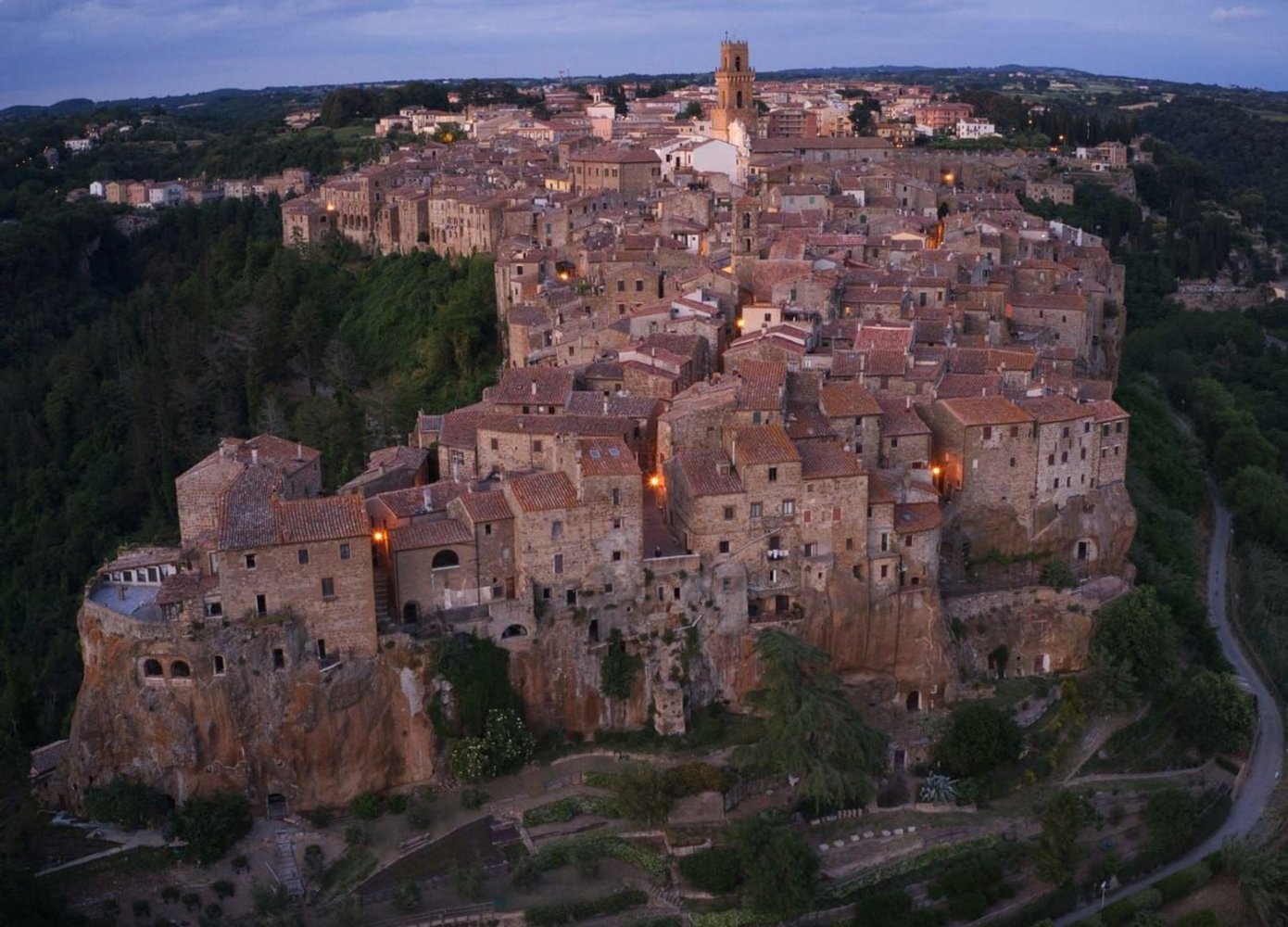 8 rooms House in Pitigliano, Italy No. 289628
