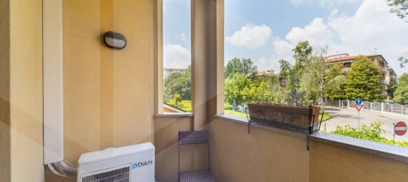 3-salle Appartement à Monza, Italy No. 26645 50