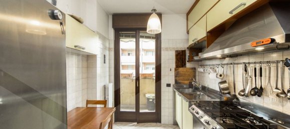 3-salle Appartement à Monza, Italy No. 26645 36