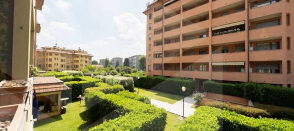 3-salle Appartement à Monza, Italy No. 26645 54