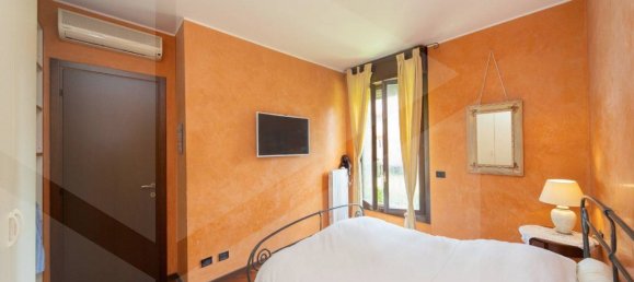 3-salle Appartement à Monza, Italy No. 26645 12