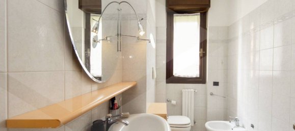 3-salle Appartement à Monza, Italy No. 26645 16