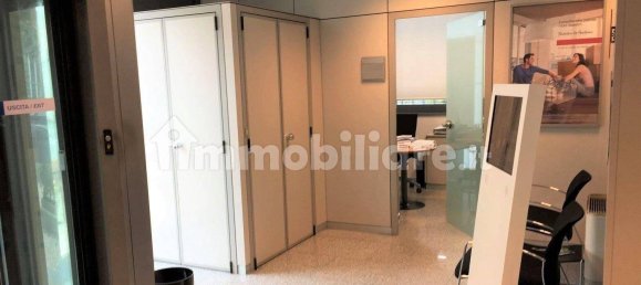 Коммерческая недвижимость 276м² в Лекко, Италия № 319661 3