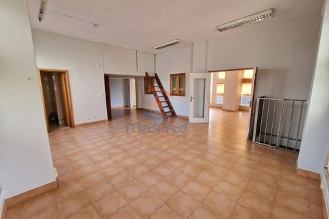 104m² Commercial property in Loures, Portugal No. 342449