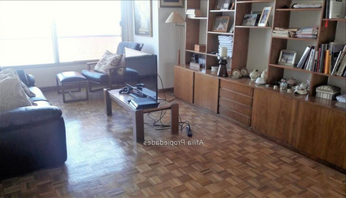 3 bedrooms Apartment in Montevideo, Uruguay No. 7507