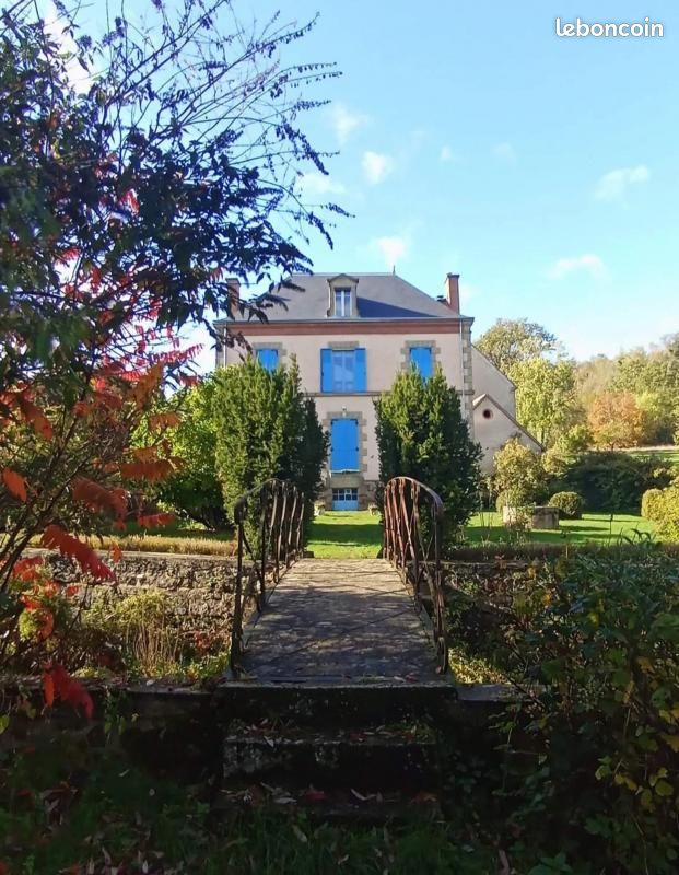 10 bedrooms House in Noyant-d'Allier, France No. 196530