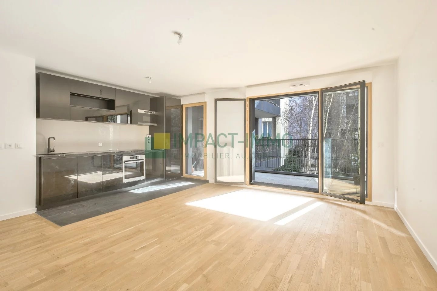 Apartamento de 3 dormitorios en Clichy, France No. 116021