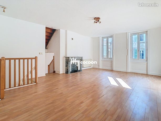 Apartamento de 3 dormitorios en Saint-Jean-le-Vieux, France No. 309352