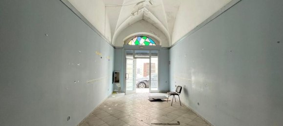 80m² Commercial property in Martano, Italy No. 174184 4