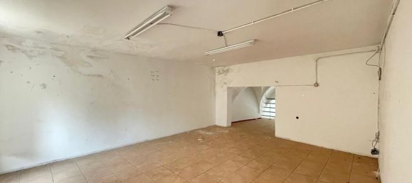 80m² Commercial property in Martano, Italy No. 174184 12