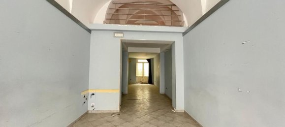 80m² Commercial property in Martano, Italy No. 174184 3