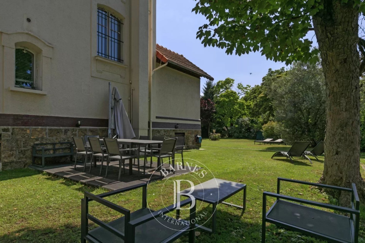 6 bedrooms Hotel in Saint-Mande, France No. 346384