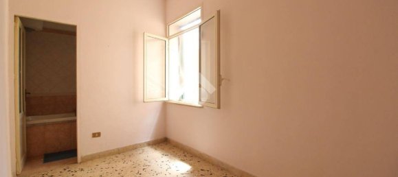 4 rooms Building in Palermo, Italy No. 271075 4