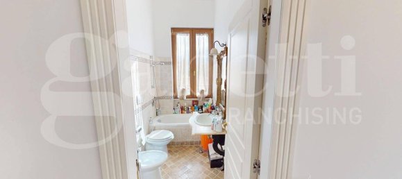 2 Schlafzimmer Wohnung in Rome, Italy, Nr. 349136 9