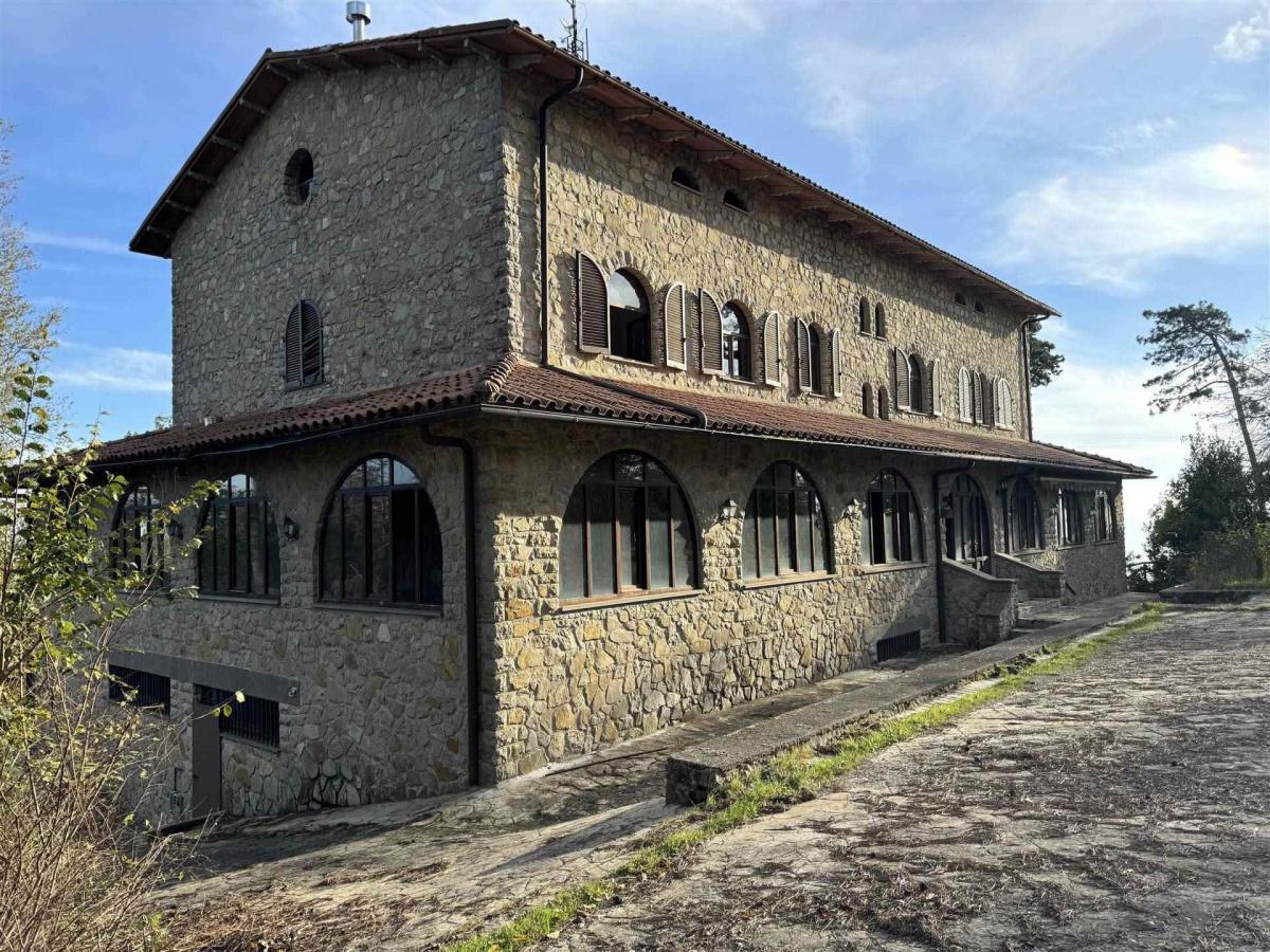 15 bedrooms Villa in Lisciano Niccone, Italy No. 896