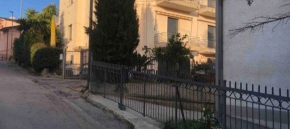 7 rooms Apartment in Pescara, Italy No. 93465 3