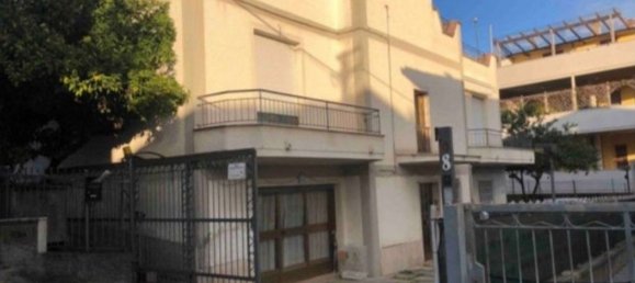 7 rooms Apartment in Pescara, Italy No. 93465 2