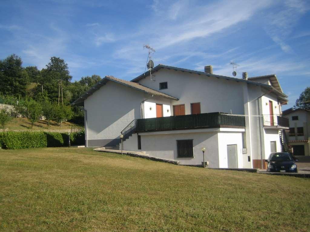 8 rooms Villa in Piazza al Serchio, Italy No. 75642