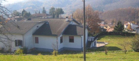 8 rooms Villa in Piazza al Serchio, Italy No. 75642 2