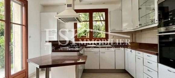 Дом с 4 спальнями в Сен-Лё-ла-Форе, Франция № 308629 5